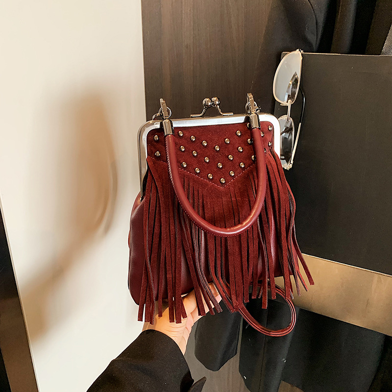 Women's Fashion Rivet Handheld - Vintage Fashion Collection ulasan dan harga