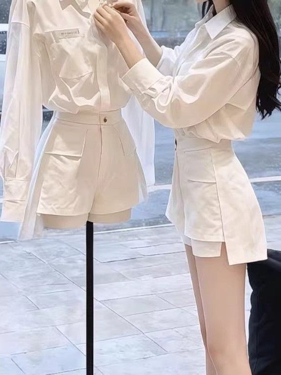 Fashionable White  Neck Shirt  - Vintage Fashion Pieces ulasan dan harga