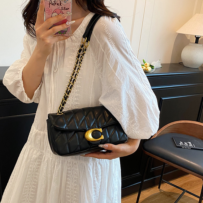 Women Quilted Leather Shoulder - Vintage Fashion Logo ulasan dan harga