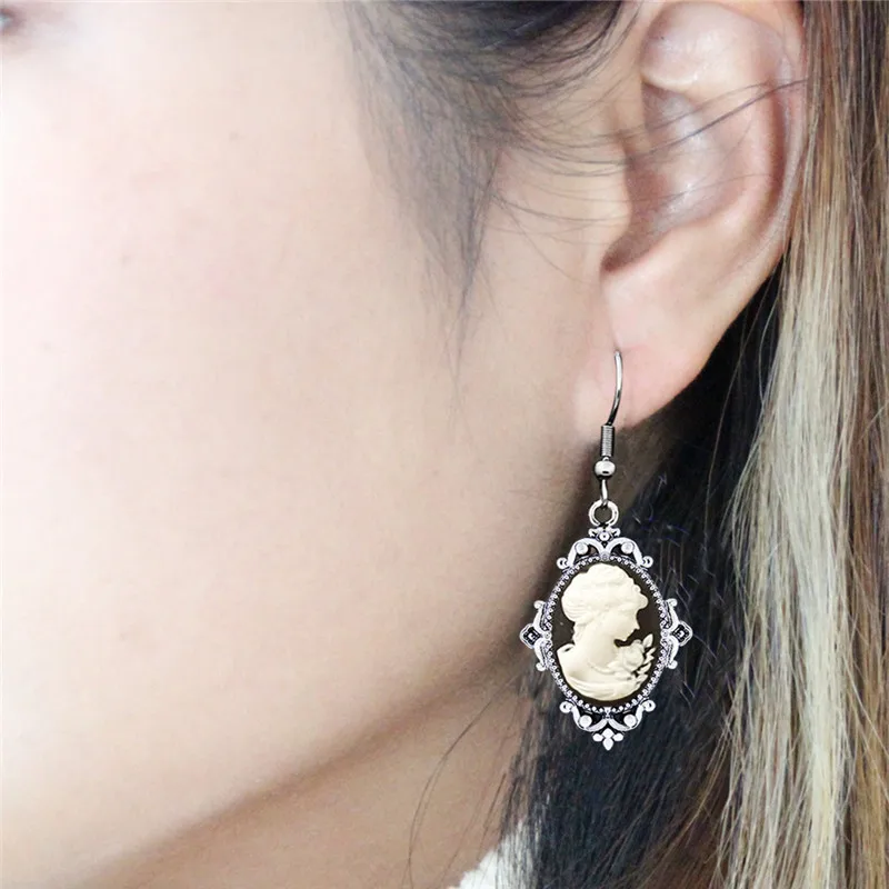 Vintage Look Lady Queen Cameo  - Vintage Fashion Queen ulasan dan harga