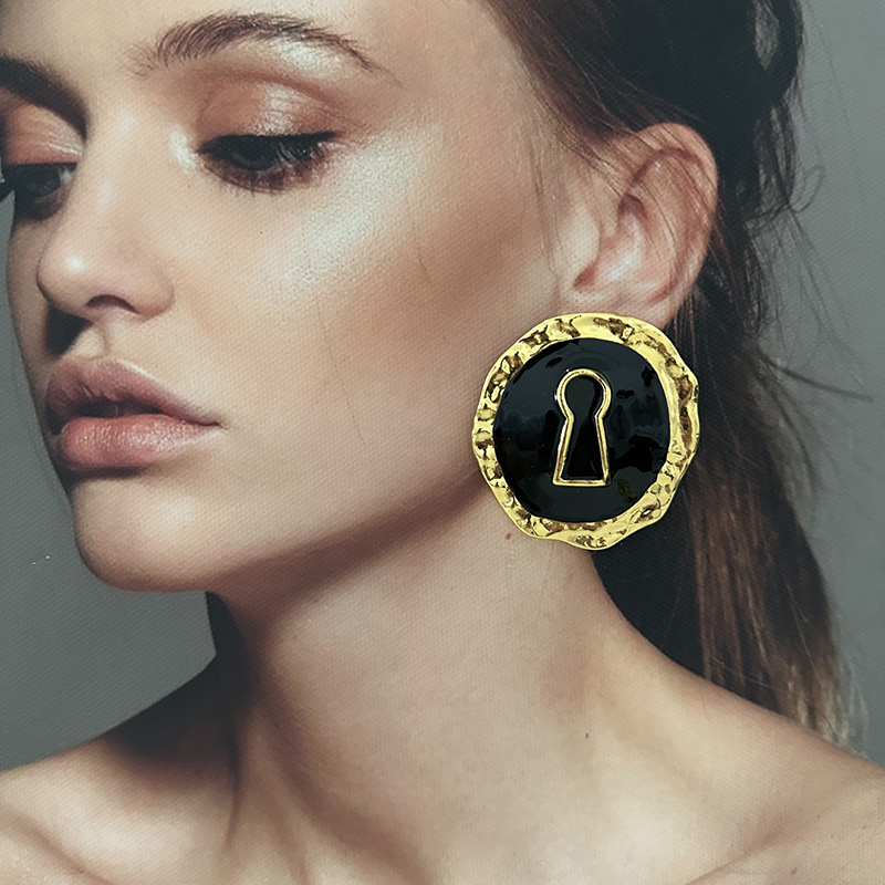 Exaggerated Black Enameled All - Vintage Fashion Collection ulasan dan harga