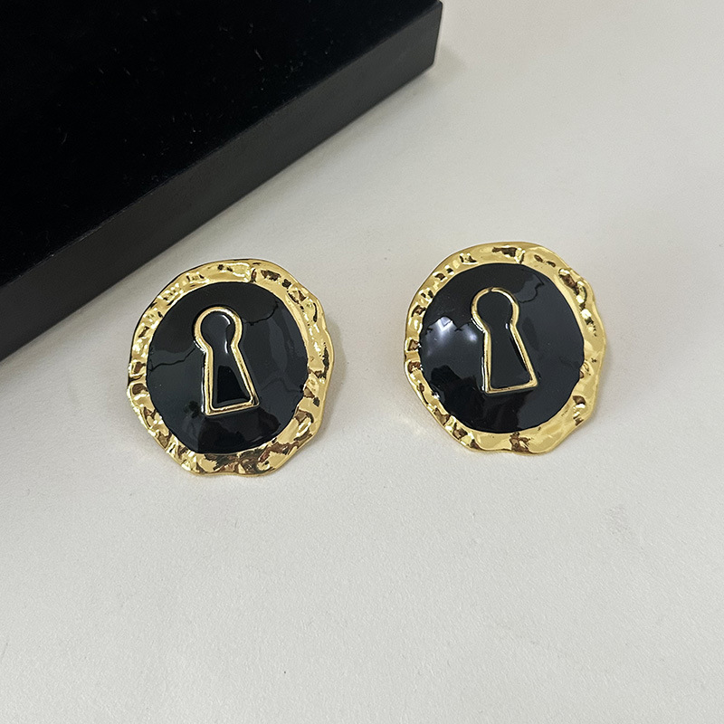 Exaggerated Black Enameled All - Vintage Fashion Collection ulasan dan harga
